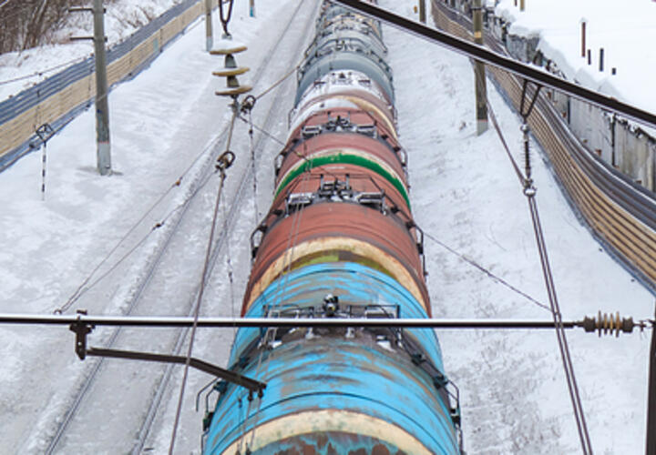 В Славянском районе Кубани на железную дорогу вылились нефтепродукты