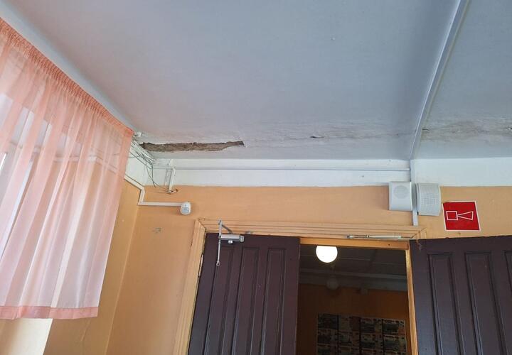 Во время землетрясения на Кубани треснул потолок в сельской школе в Северском районе