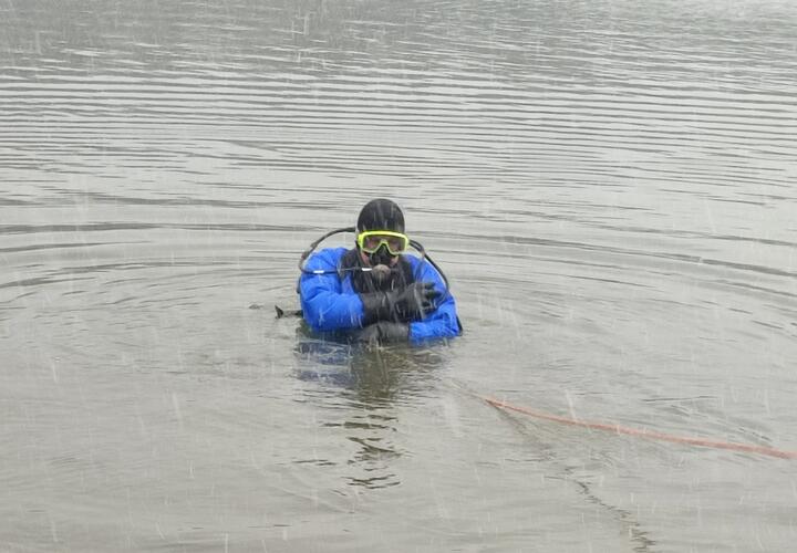 Водолазы обследуют дно водоемов в Краснодарском крае