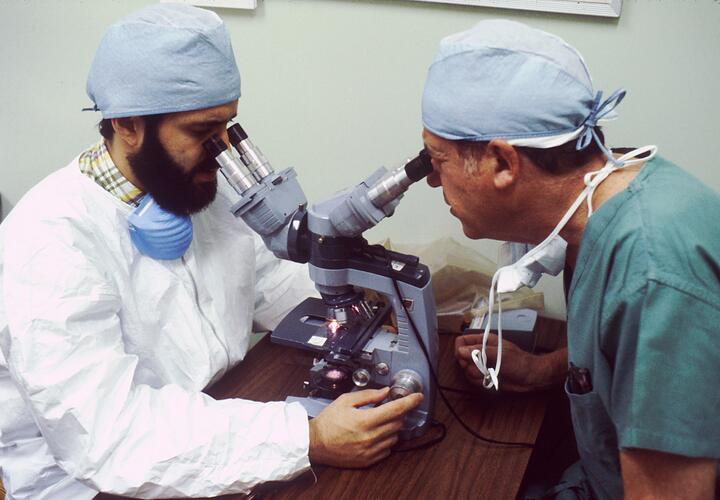 Все болезни от грехов: директора института общей генетики РАН уволили за антинаучные утверждения