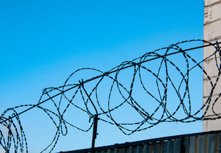 Житель Краснодара предложил взятку сотруднику ФСБ за помощь с экзаменом 