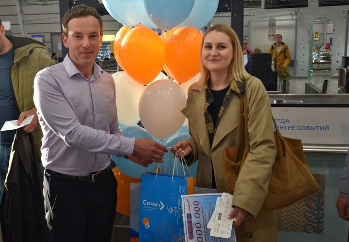 Аэропорт Сочи встретил двухмиллионного пассажира компании «Азимут»