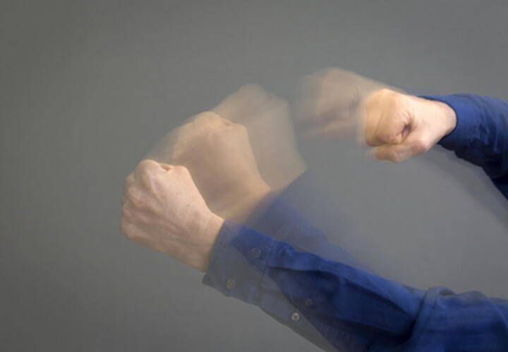 Двое разбойников с бейсбольной битой напали на прохожего в Краснодарском крае