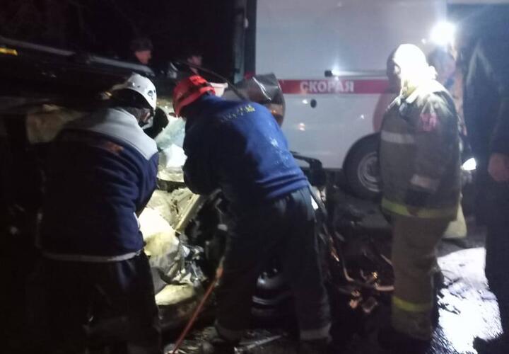 Вызволять пострадавших пришлось с помощью гидравлического пресса