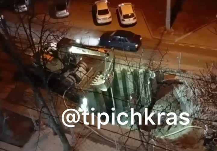 Это опасно: в Краснодаре на Гидрострое коммунальщики не засыпали огромную яму 