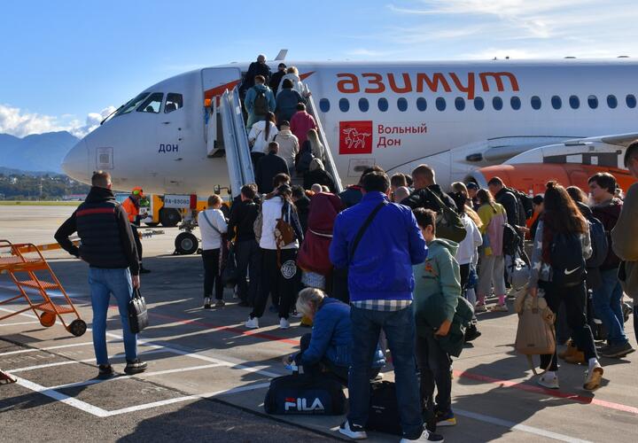 Из аэропорта Сочи в Тбилиси вылетел первый самолет авиакомпании «Азимут» 
