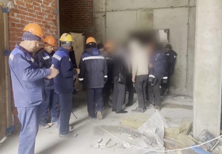 Из Геленджика выдворили иностранцев