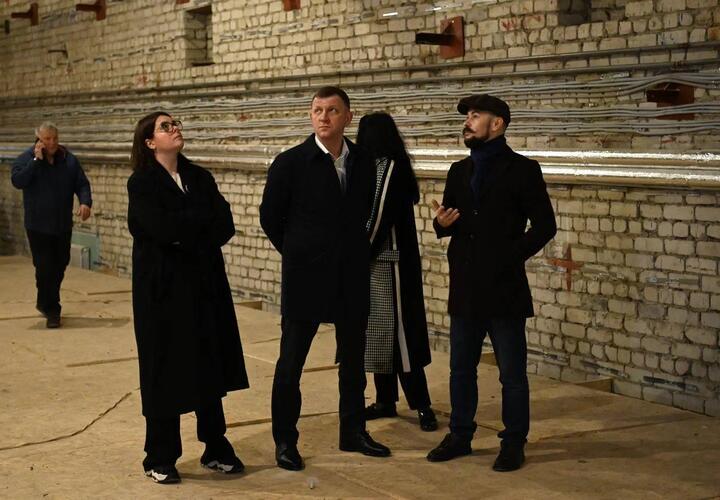 Как продвигается ремонт в кинотеатре «Болгария», показал мэр Краснодара