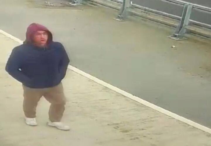 Мужчину, которого подозревают в изнасиловании ребенка,  разыскивают в Краснодарском крае и Адыгее