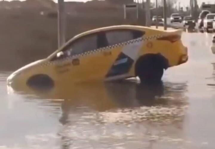 На дорогах под Краснодаром уже тонут машины