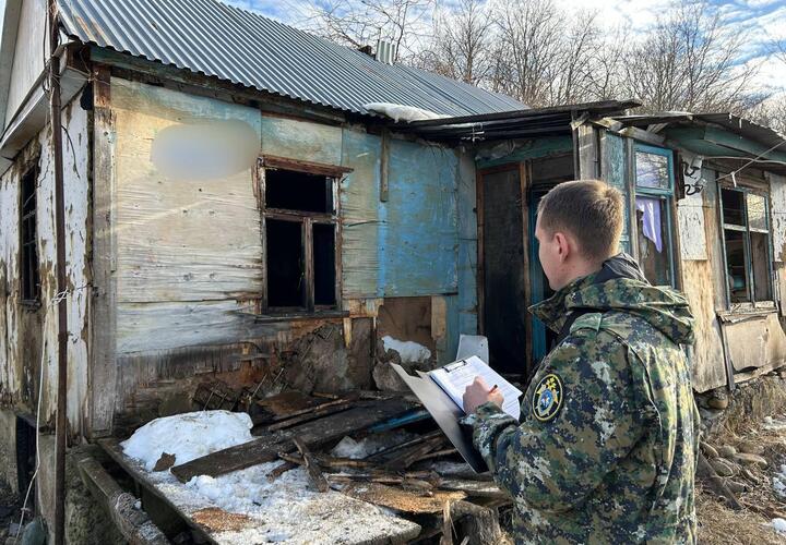 На Кубани при пожаре в частном доме погибла 38-летняя жительница Хадыженска