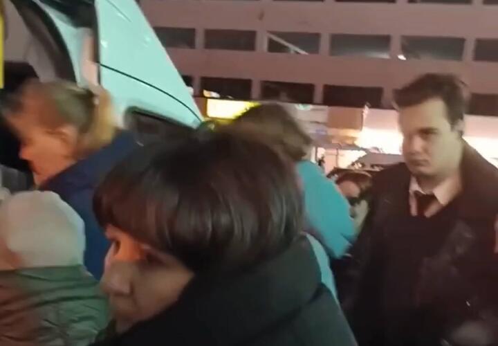 Новороссийцы давят друг друга ради места в транспорте