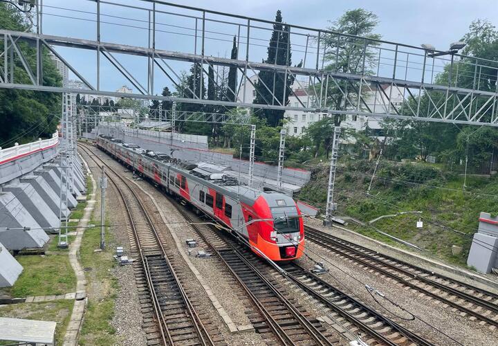 Поезда остановились: на железной дороге в Краснодарском крае произошел сбой