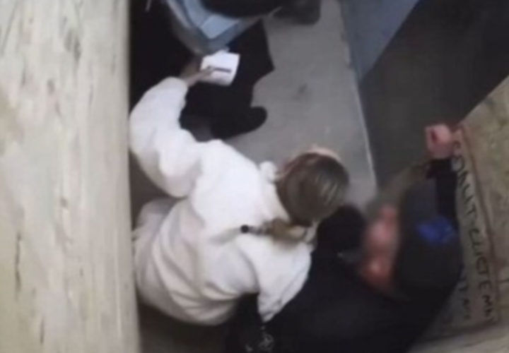 Трос лифта оборвался, кабина полетела вниз вместе с людьми