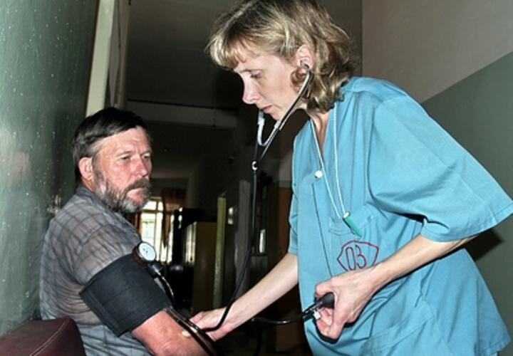 Прибавка 50 тысяч в месяц: Путин заявил о повышении зарплат медикам