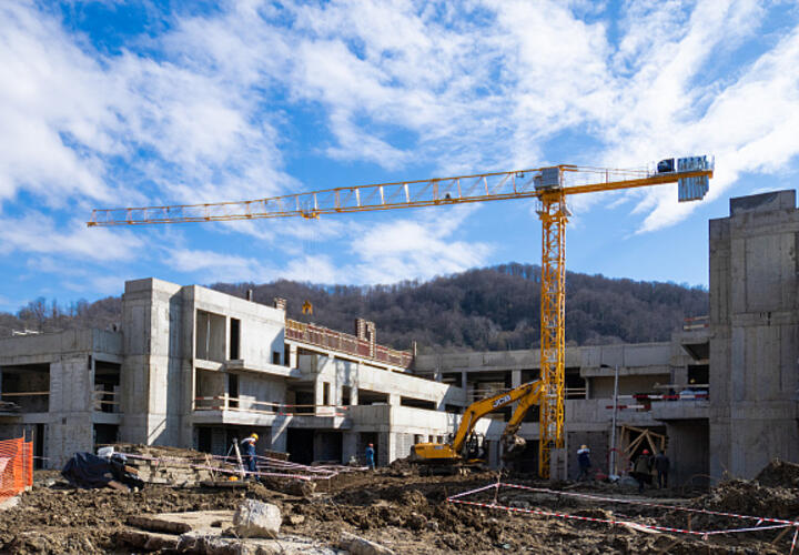 Только к осени в Сочи завершат строительство самого большого детсада на юге России