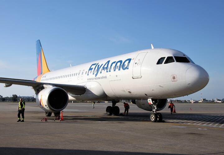 В аэропорту Сочи отметили годовщину сотрудничества с Fly Arna