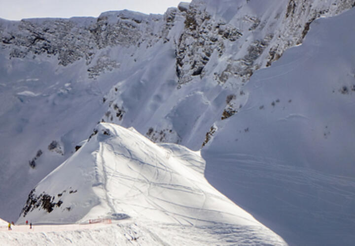 В горах Сочи шестерых туристов завалило лавиной