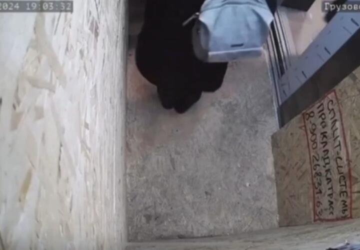 В Краснодаре лифт с пассажирами сорвался вниз с 9-го этажа ЖК