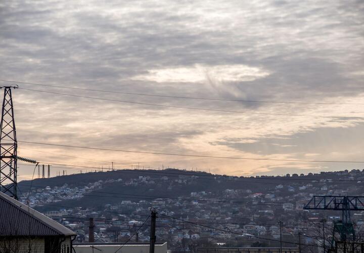 В небе Новороссийска образовалась дыра