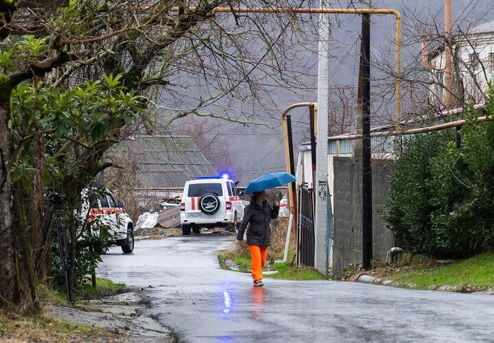 В селе Волковка в Сочи активный оползень угрожает 11 жилым домам