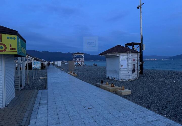 Всё старое и ржавое: жители Новороссийска стыдятся городских пляжей