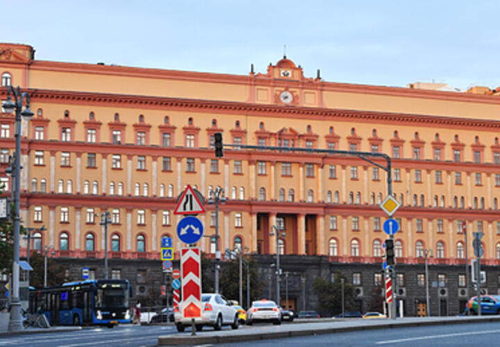 Женщин зовут в ФСБ: Путин поручил расширить список профессий для обучения слушательниц в Академии службы