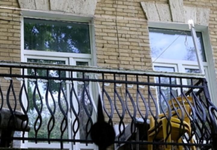 Жительницу Новороссийска наказали за остекление балкона в доме 1951 года