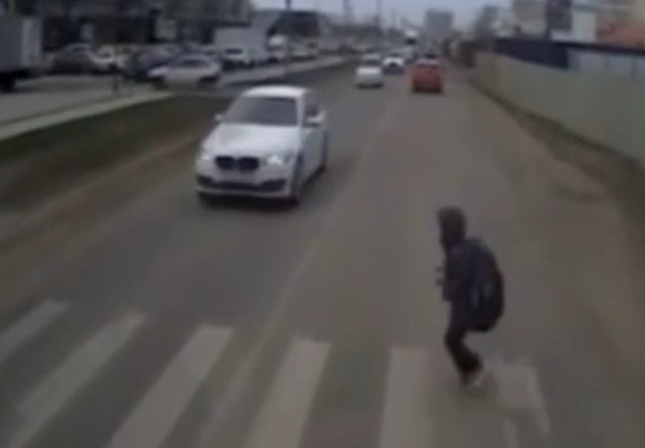 8-летний мальчик на «зебре» попал под колеса «БМВ» в Краснодаре