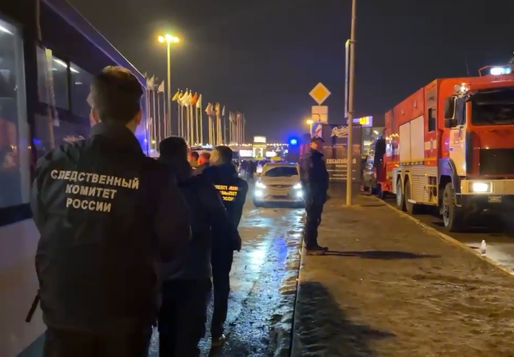 Число погибших в теракте в «Крокус сити холл» увеличилось до 60, сообщает СК