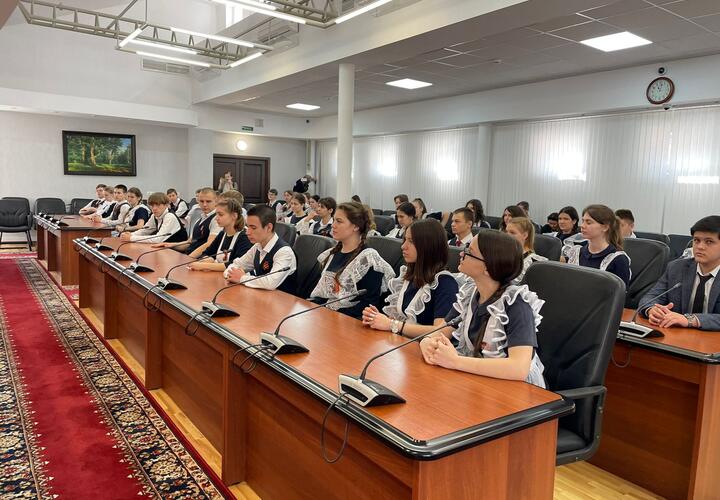 Депутат Андрей Анашкин организует для детей экскурсии 