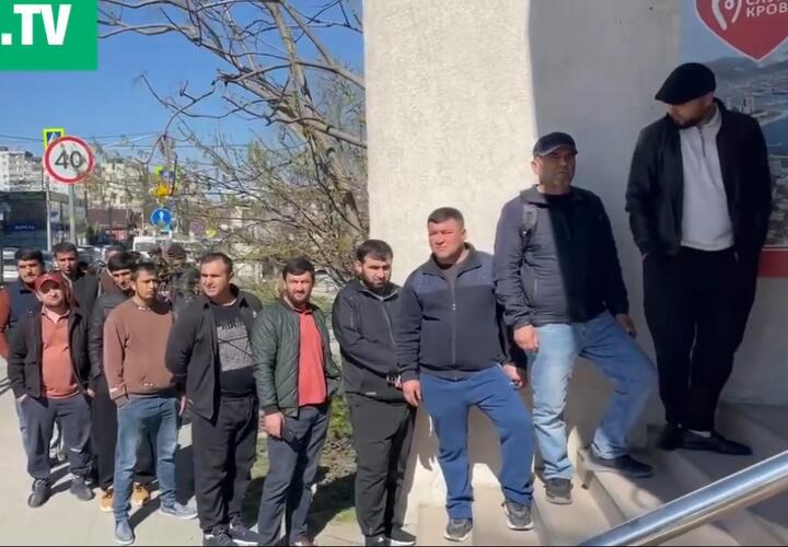 «Мы скорбим вместе с русскими»: таджики Новороссийска и Геленджика сдают кровь