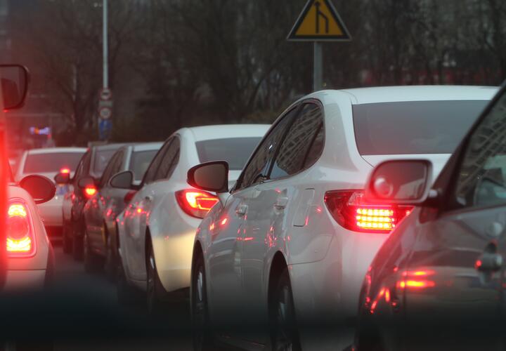 Не знают, что делать с пробками: в Новороссийске пытаются увеличить пропускную способность дорог