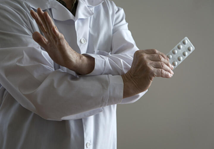 Полицейского, который «крышевал» клинику для наркозависимых в Краснодаре, обвиняют еще по одной статье 