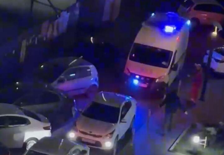 Водитель иномарки не пропускал скорую помощь к ребенку с ожогами в Краснодаре