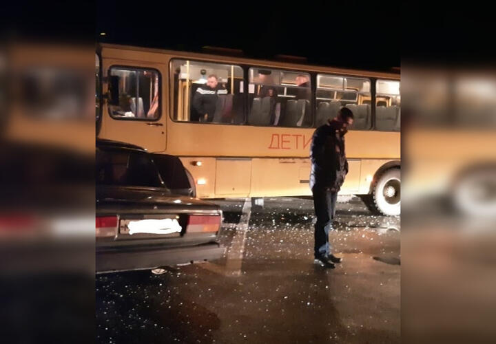 В Краснодарском крае школьный автобус с детьми попал в аварию