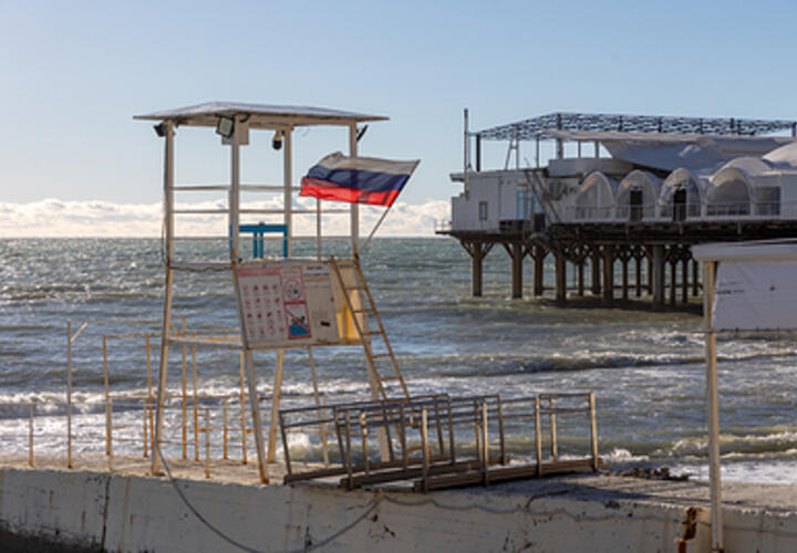 В ожидании лета: воздух в Сочи прогрелся до 17 градусов, туристы уже загорают на пляжах