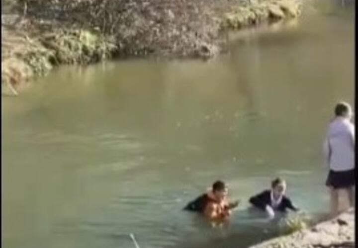В Сочи школьник бросился в горную реку и спас упавшего в нее мальчика
