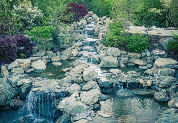В японском саду парка Галицкого запустили самый большой водопад ВИДЕО