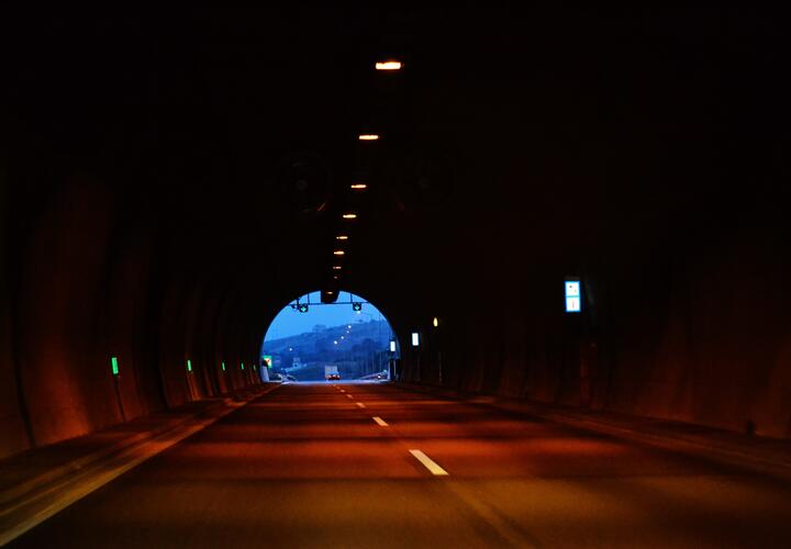 Виновный в гибели 21-летнего сочинского парня сбежал от суда