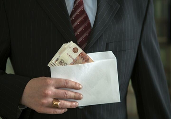 Высокие отношения: в Адыгее директор стройкомпании посадил на зарплату главу фонда капремонта и все время получал новые подряды