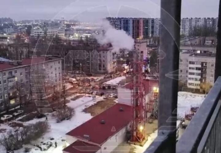 Взрыв в Петербурге:  обломки БПЛА врезались в жилой дом на Пискаревском проспекте