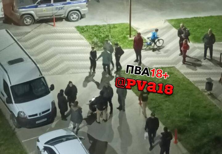 6-летняя девочка выпала из окна 9 этажа в Анапе и скончалась в больнице