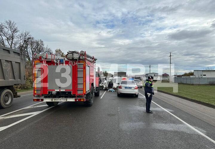 Авария на трассе Краснодар-Кропоткин унесла жизни двоих водителей иномарок
