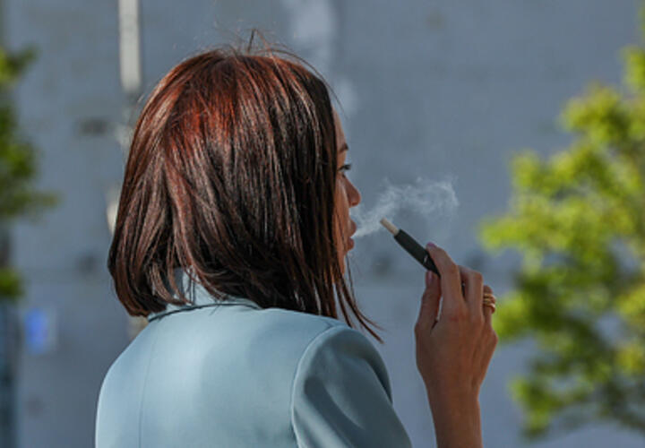 Более чем на 700 процентов увеличилось количество пострадавших от курения электронных сигарет