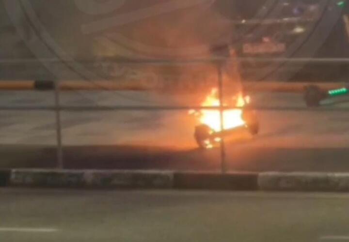 Электросамокат неожиданно вспыхнул и сгорел в Сочи