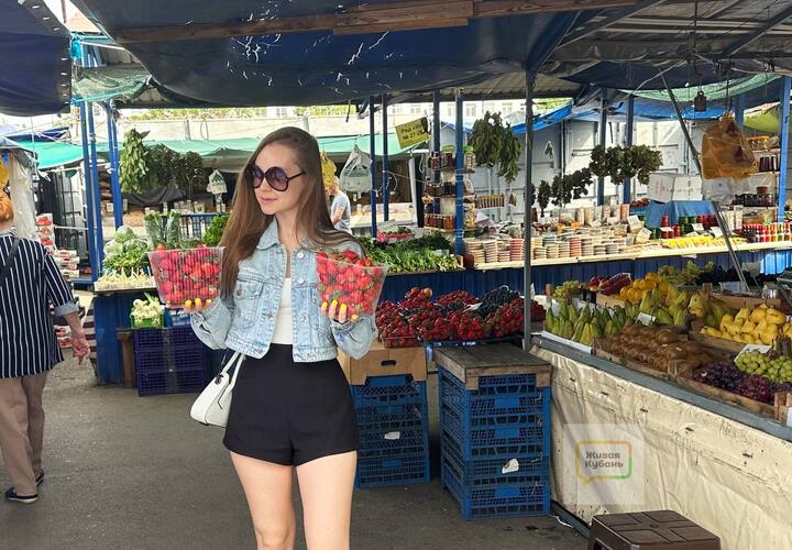 Клубника 100 рублей: цены на рынке курорта Краснодарского края