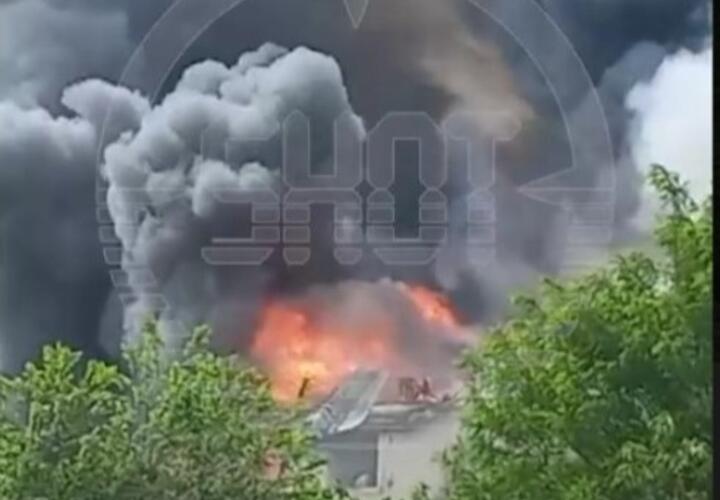 Мощный взрыв в отеле в поселке Лермонтово попал на видео