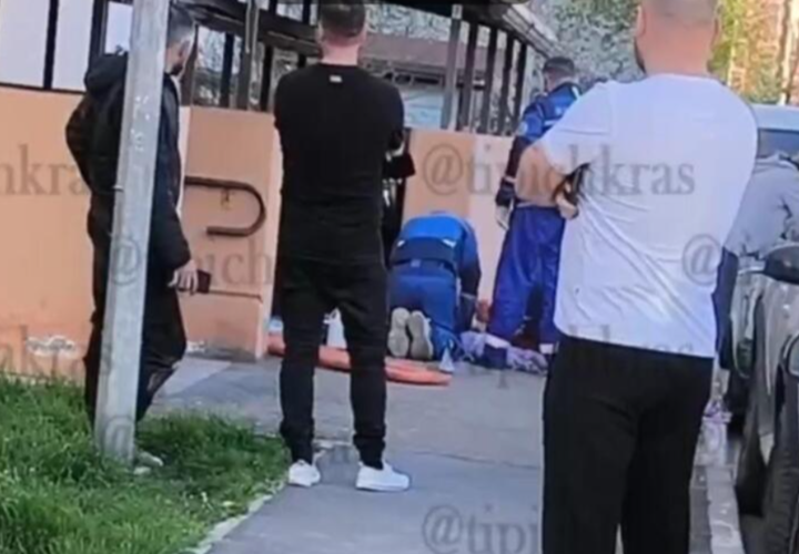 Девочка-инвалид разбилась при падении из окна 13 этажа в Краснодаре