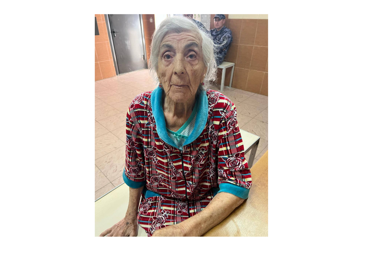 Найдена неизвестная бабушка на территории больницы на Кубани